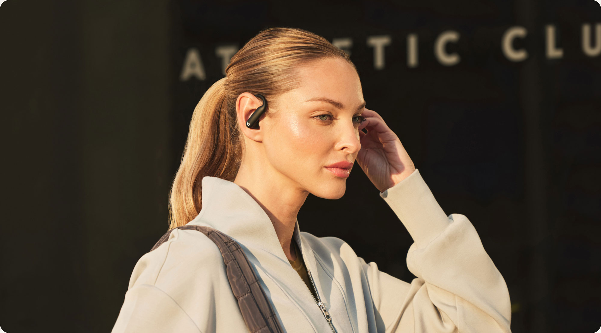 Beats Powerbeats Pro 2 gedragen buiten