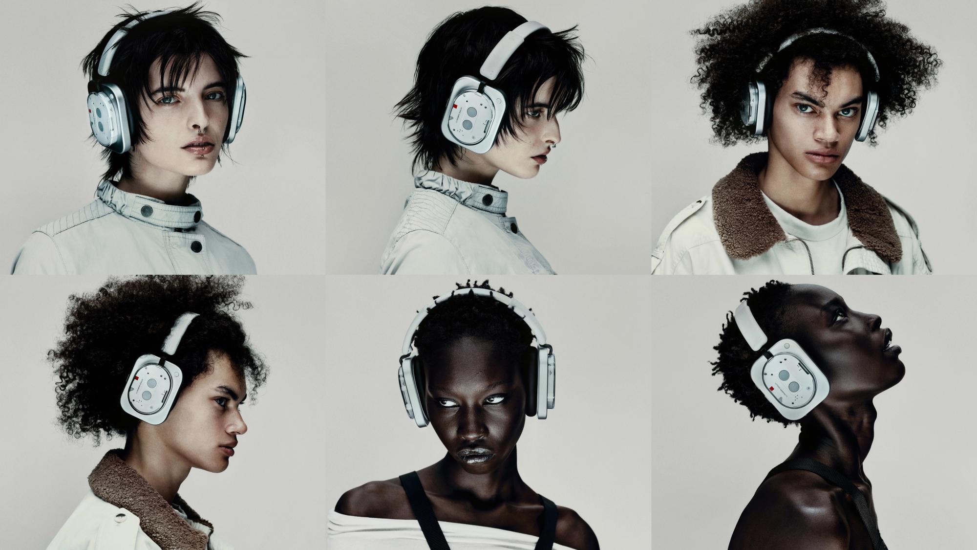 Nothing Headphone (1) in wit en zwart gedragen
