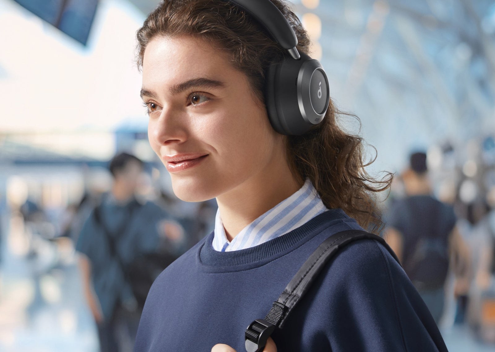 Soundcore Space One Pro in Jet Black onderweg