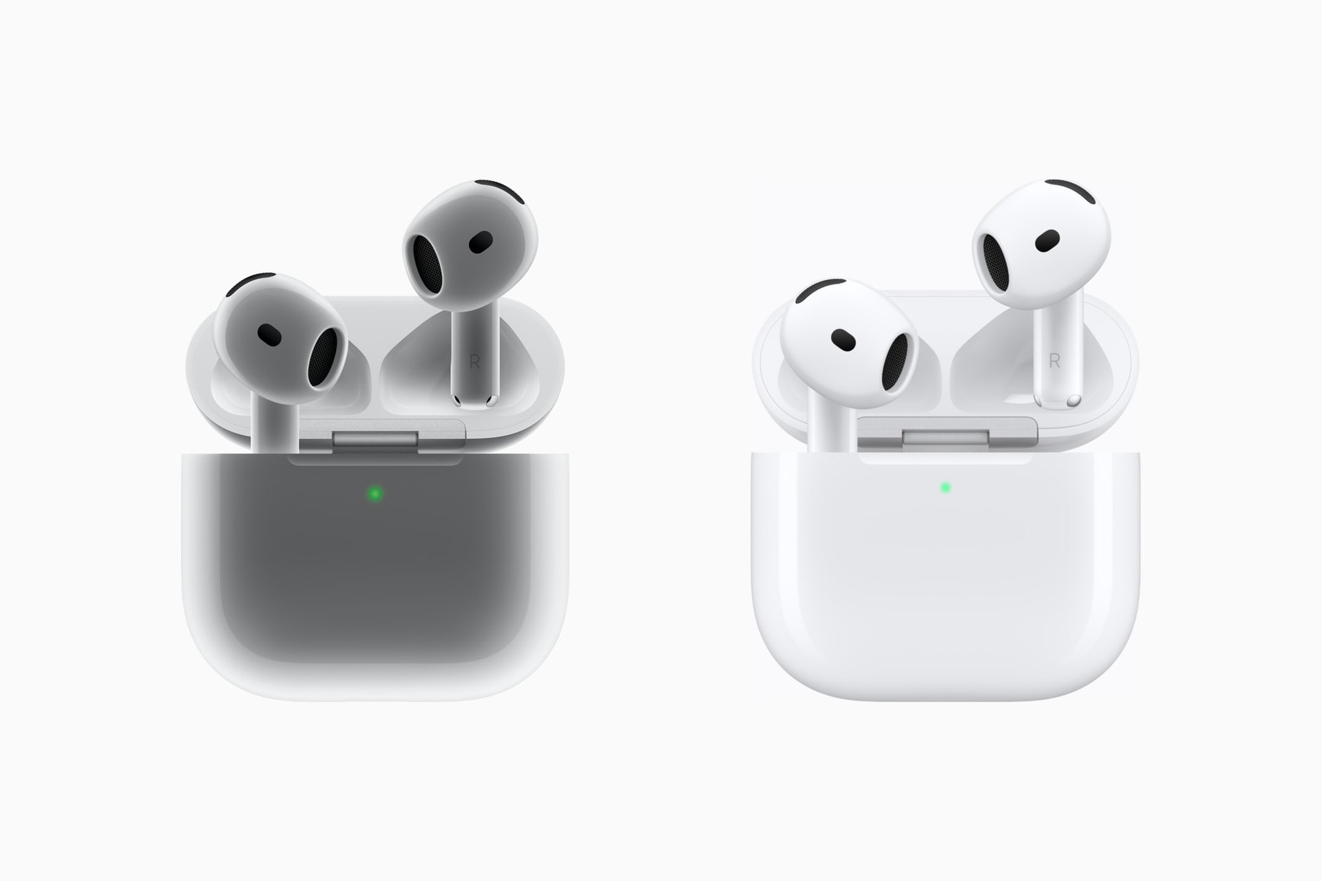 Apple AirPods 4 met noise cancelling (links, met doorzichtig weergegeven hoesje) naast de Apple AirPods 5 (rechts), productfoto's van Apple