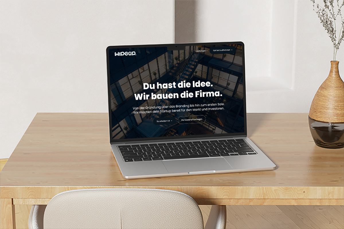 Bild eines Laptops auf dem die Website von Wipeup zu sehen ist.