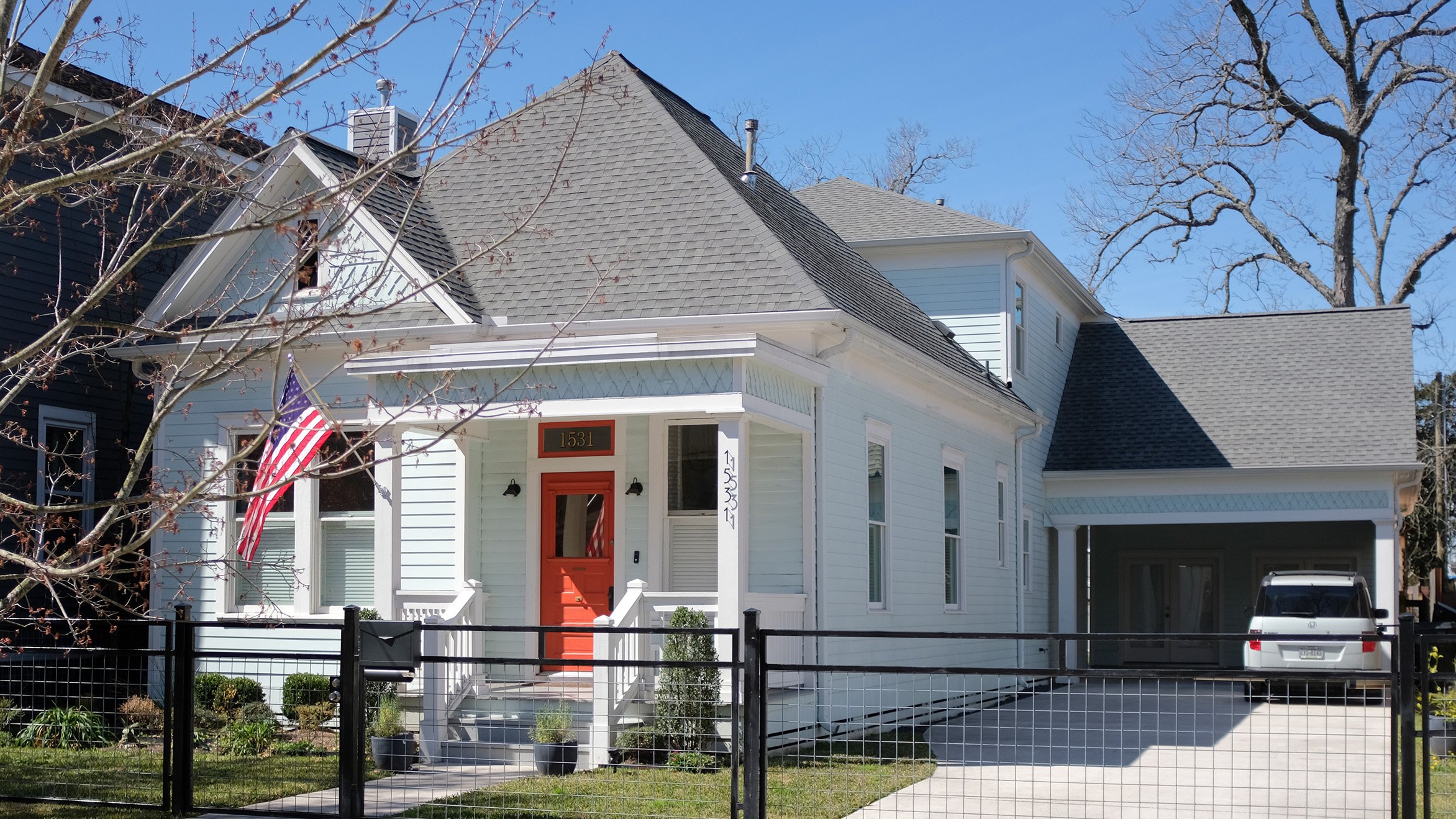 A bungalow in the heights built to last