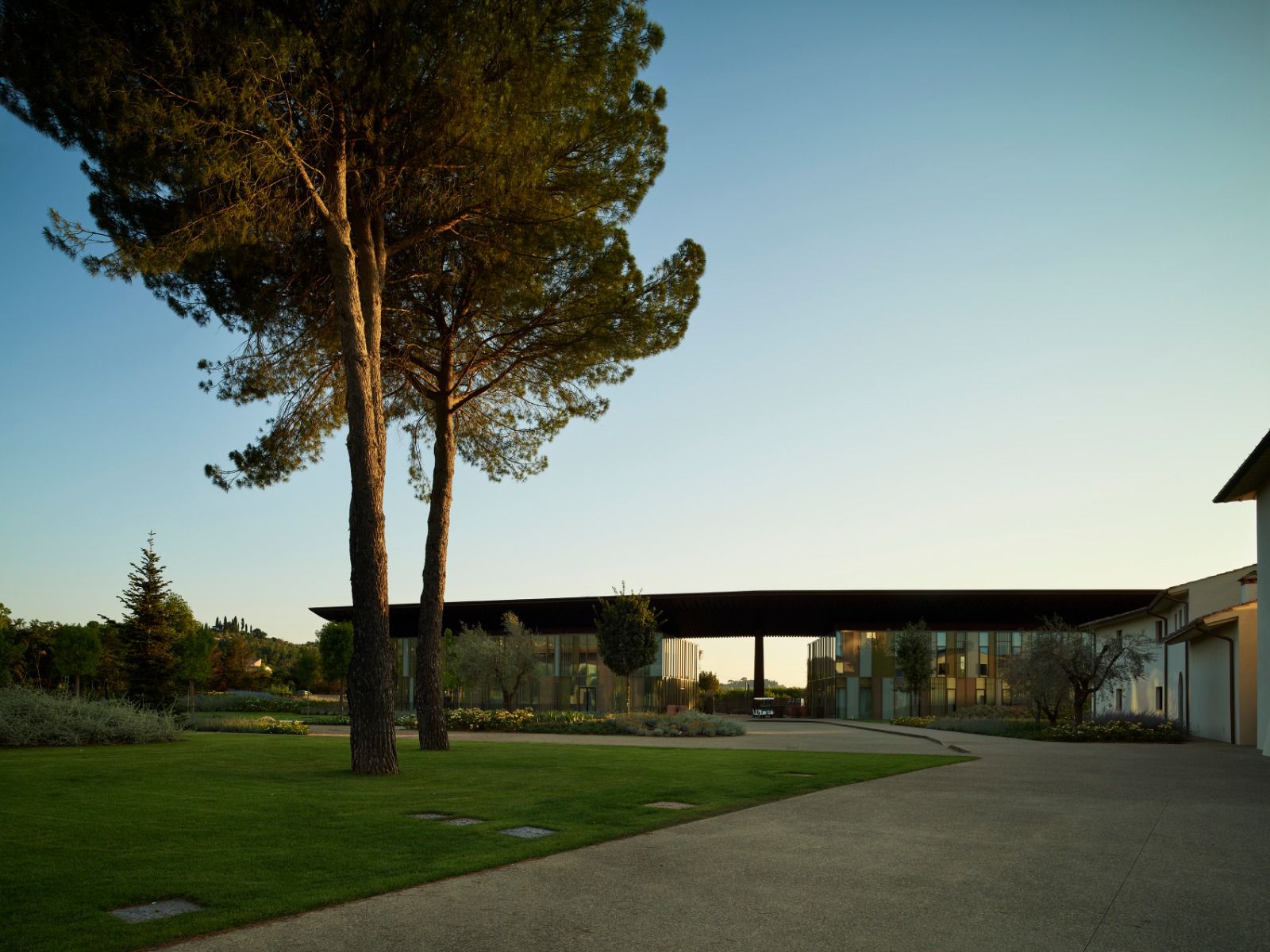 101 Spadina's rooftop balcony with seating and barbeques. 