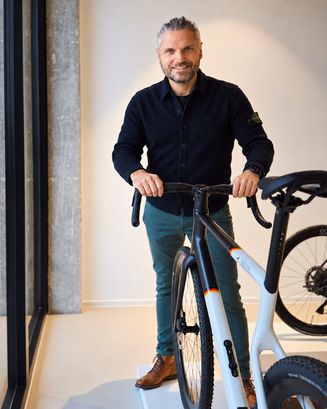 Norbert Kessler mit Urkunden und Award
