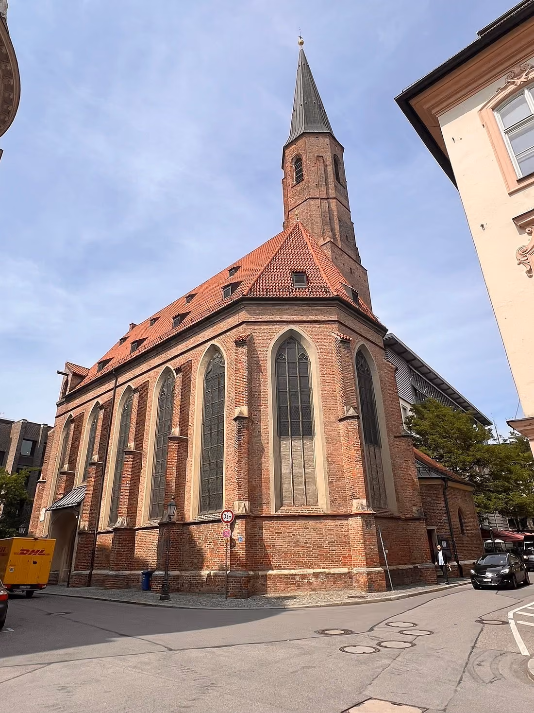 Die Salvatorkirche München, Heimat der Gemeinde der Verklärung des Herrn