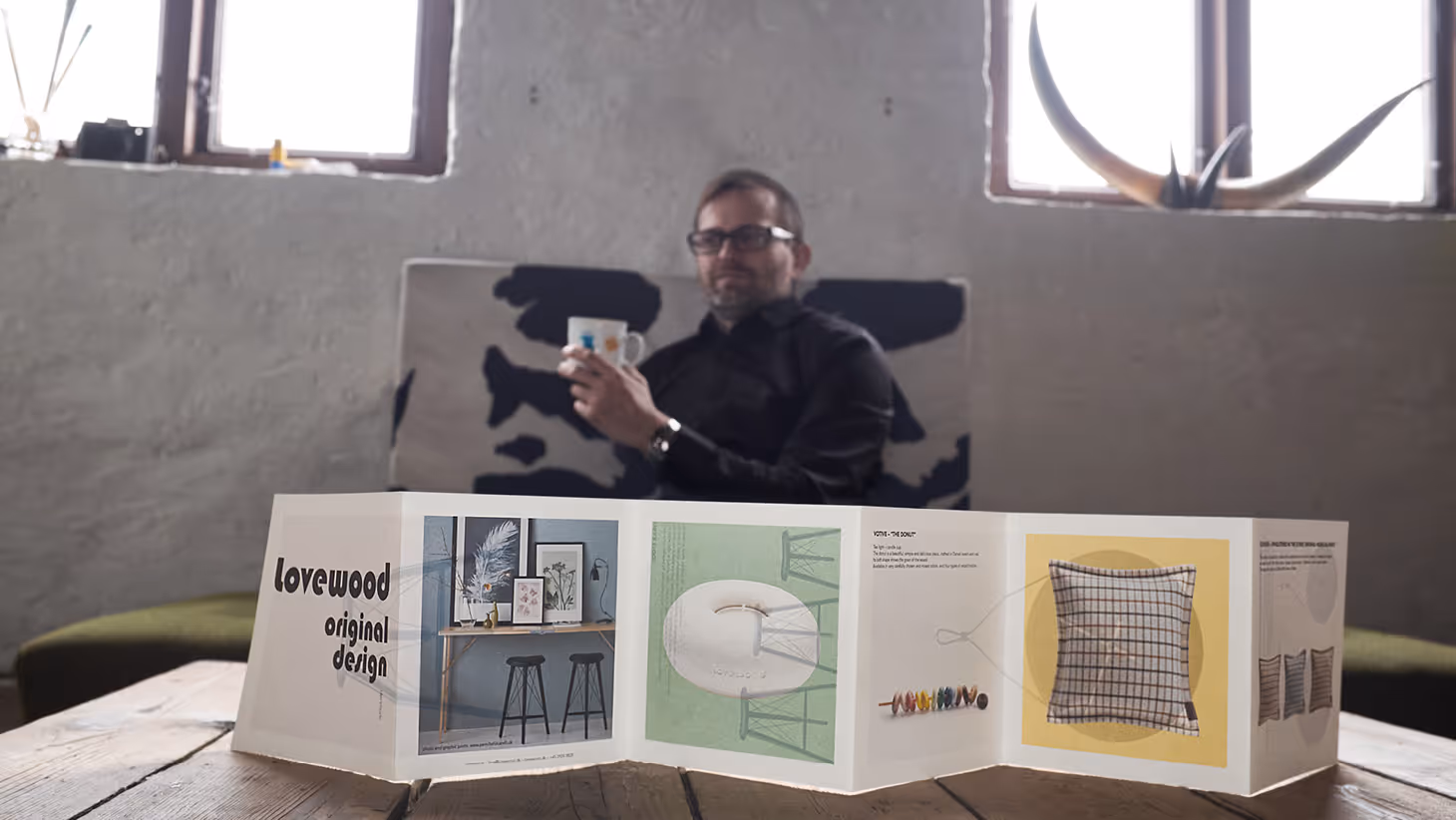 Lovewood brochure – eksklusivt papir og trykfinish kombineret med gennemført grafisk design