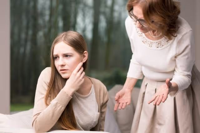 Tochter ist genervt von Mutter