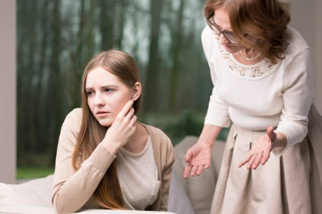 Tochter ist genervt von Mutter