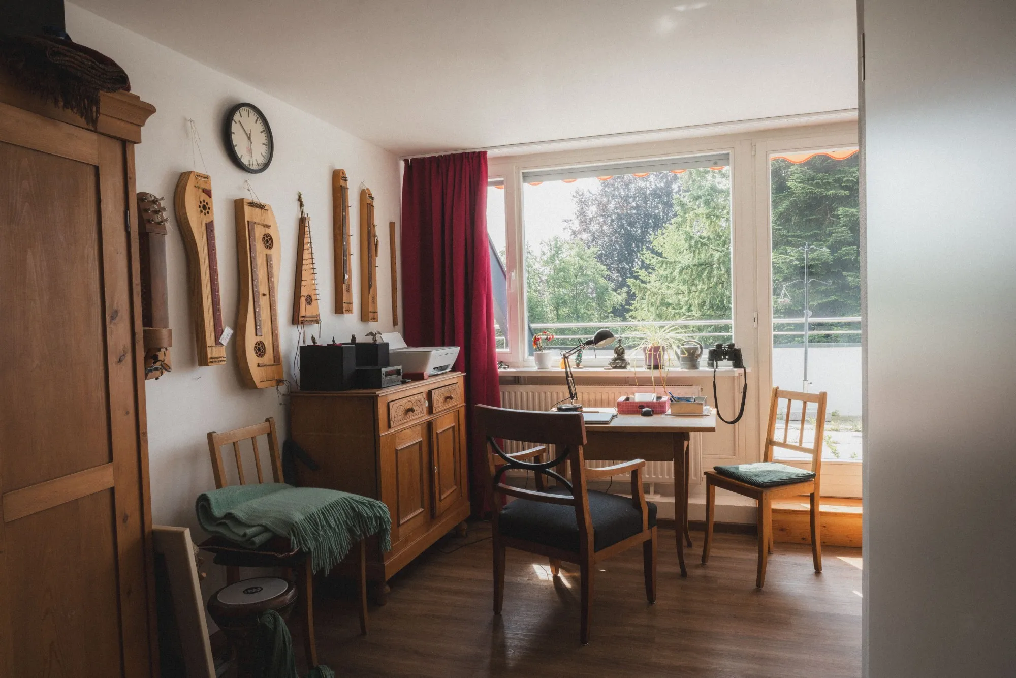 Einladender privater Wohnraum mit Einrichtung in der Wohngemeinschaft lebenswert.