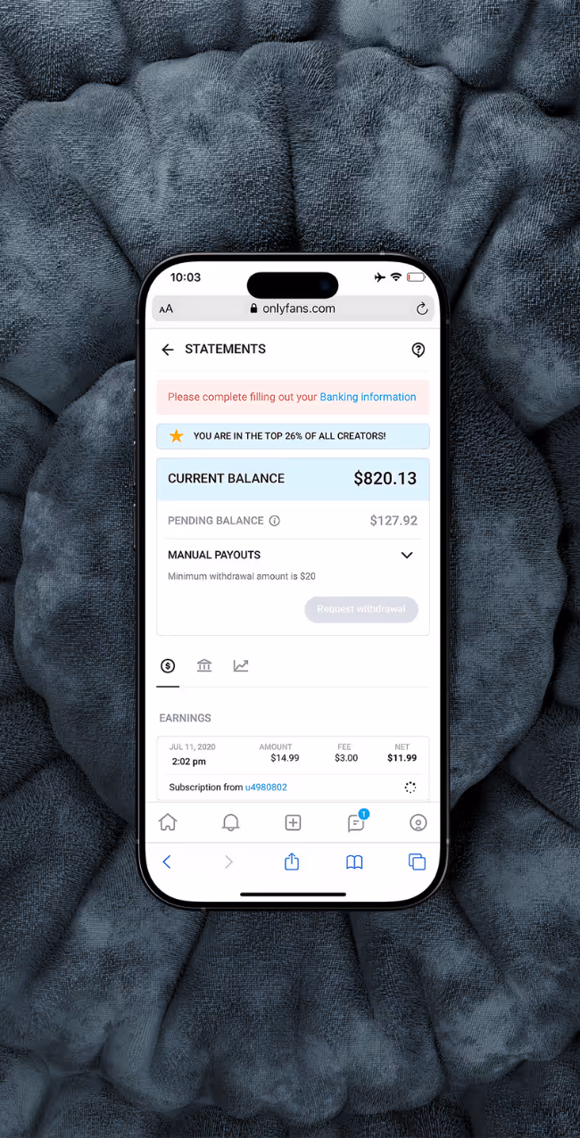OnlyFans pénzügyi eredménykimutatás megjelenítve egy Apple iPhone képernyőjén