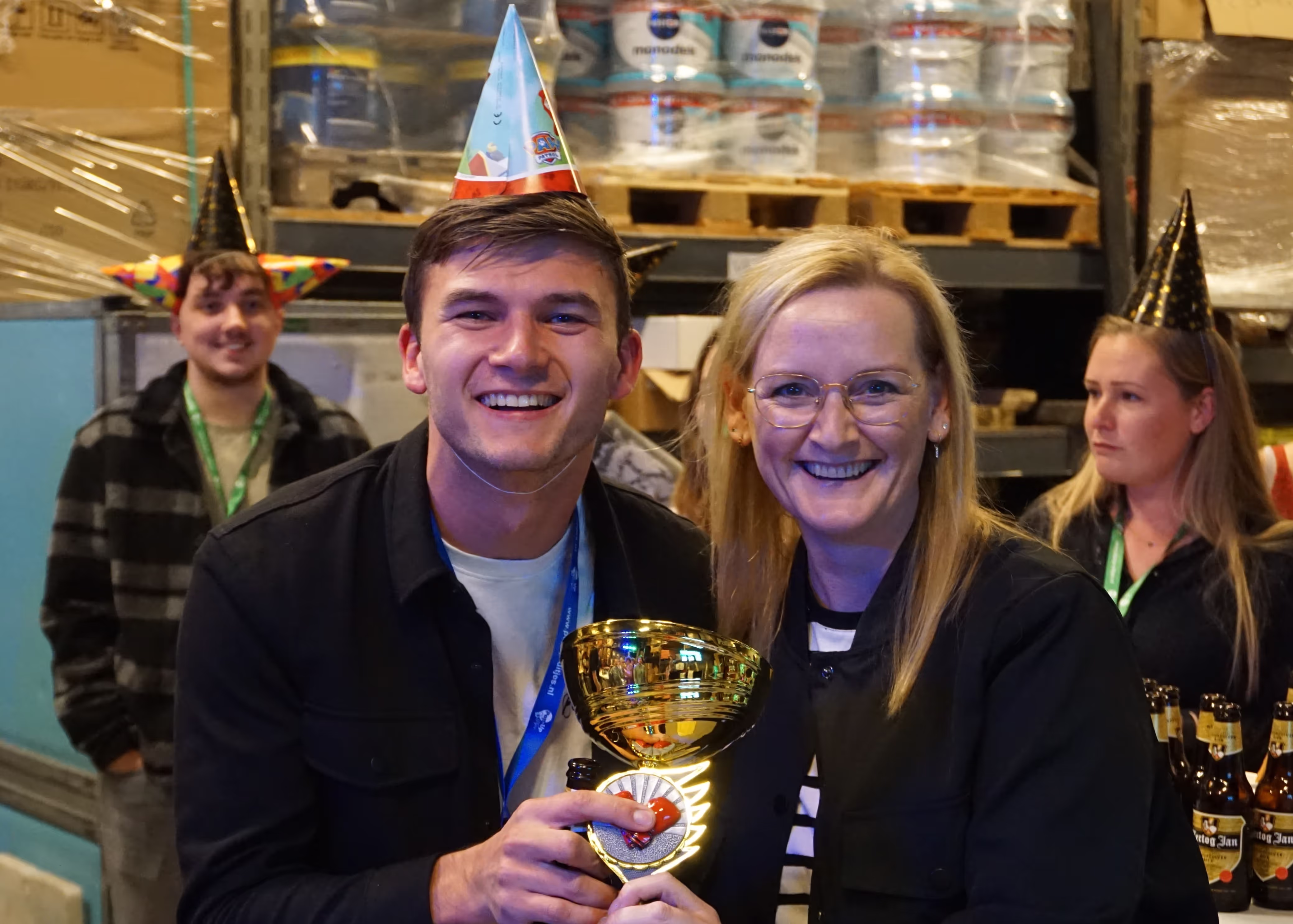 winnaar van creatieve spelshow gezelligheid voor bedrijfsuitje personeelsfeest team uitje door Pop-up Groep