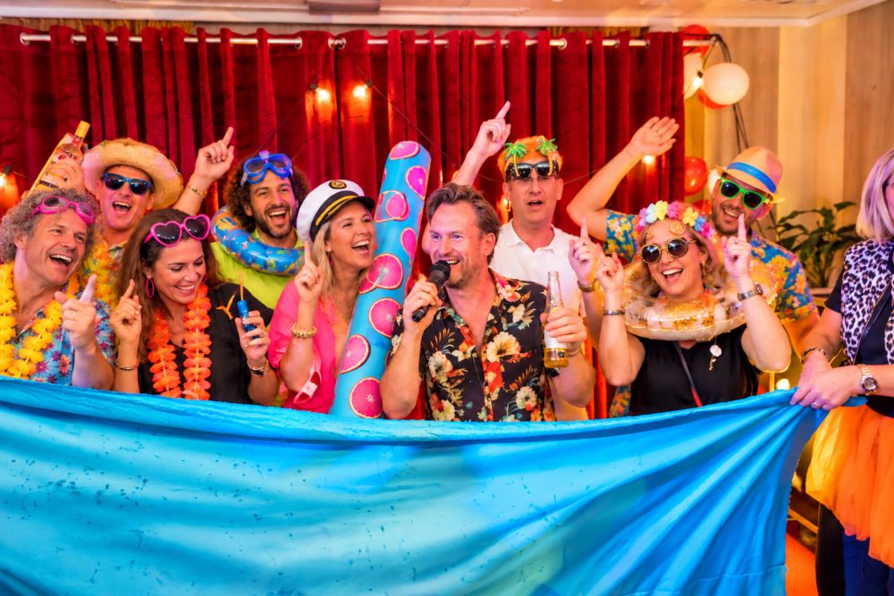 Pop-up Groep maakt de sfeer met enthousiaste mensen