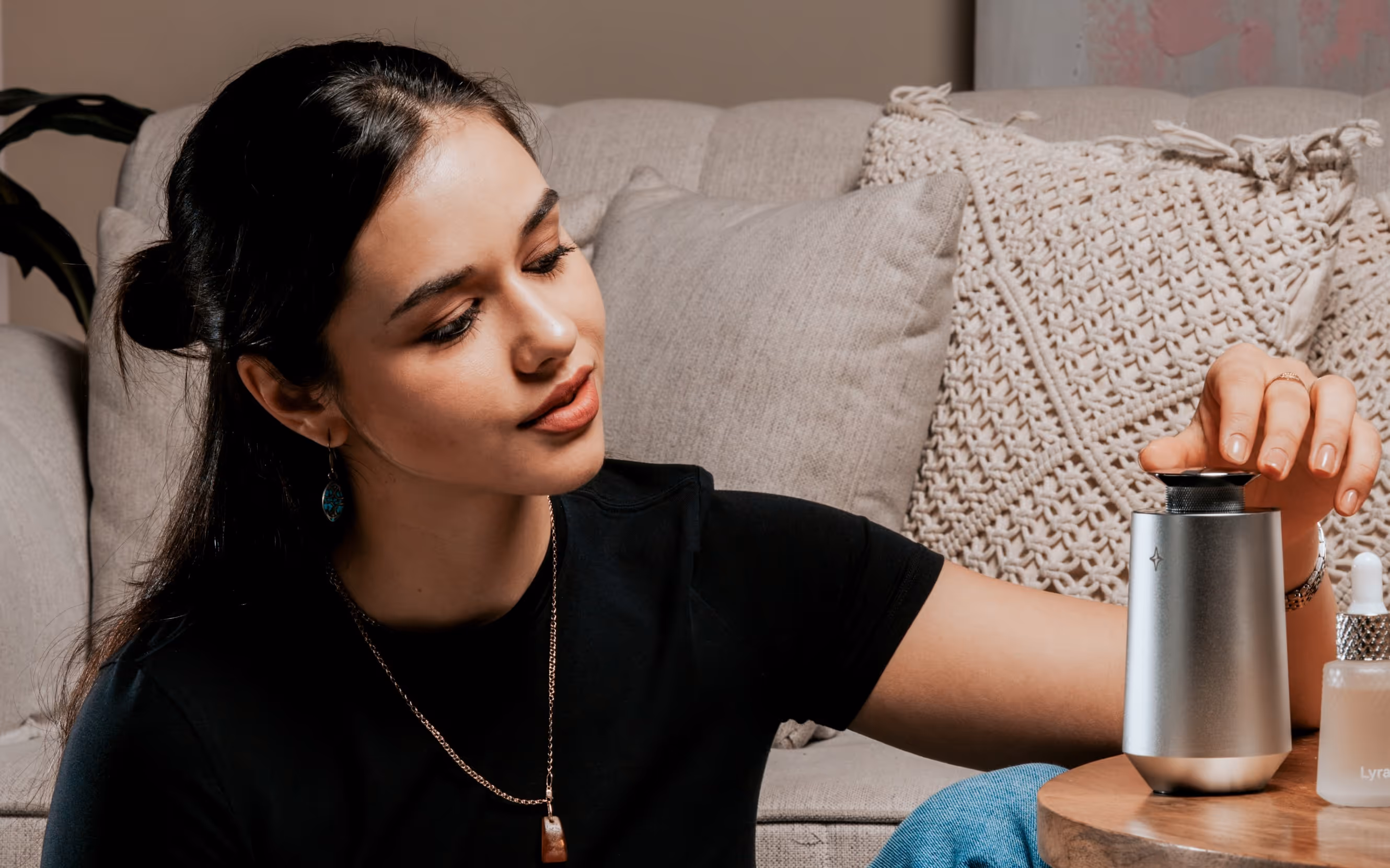 a women looking at Vessel 01 from the voyager collection in a living room
