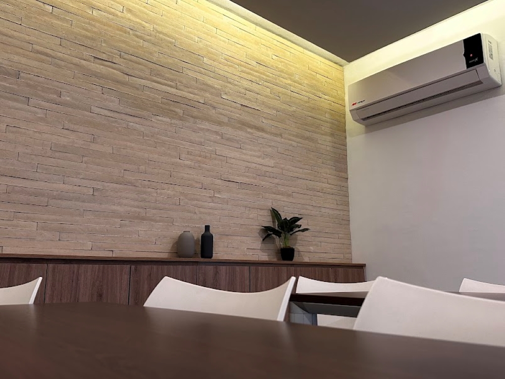 Ambiente decorado con piedra Long Brick Arena de Perdura Stone