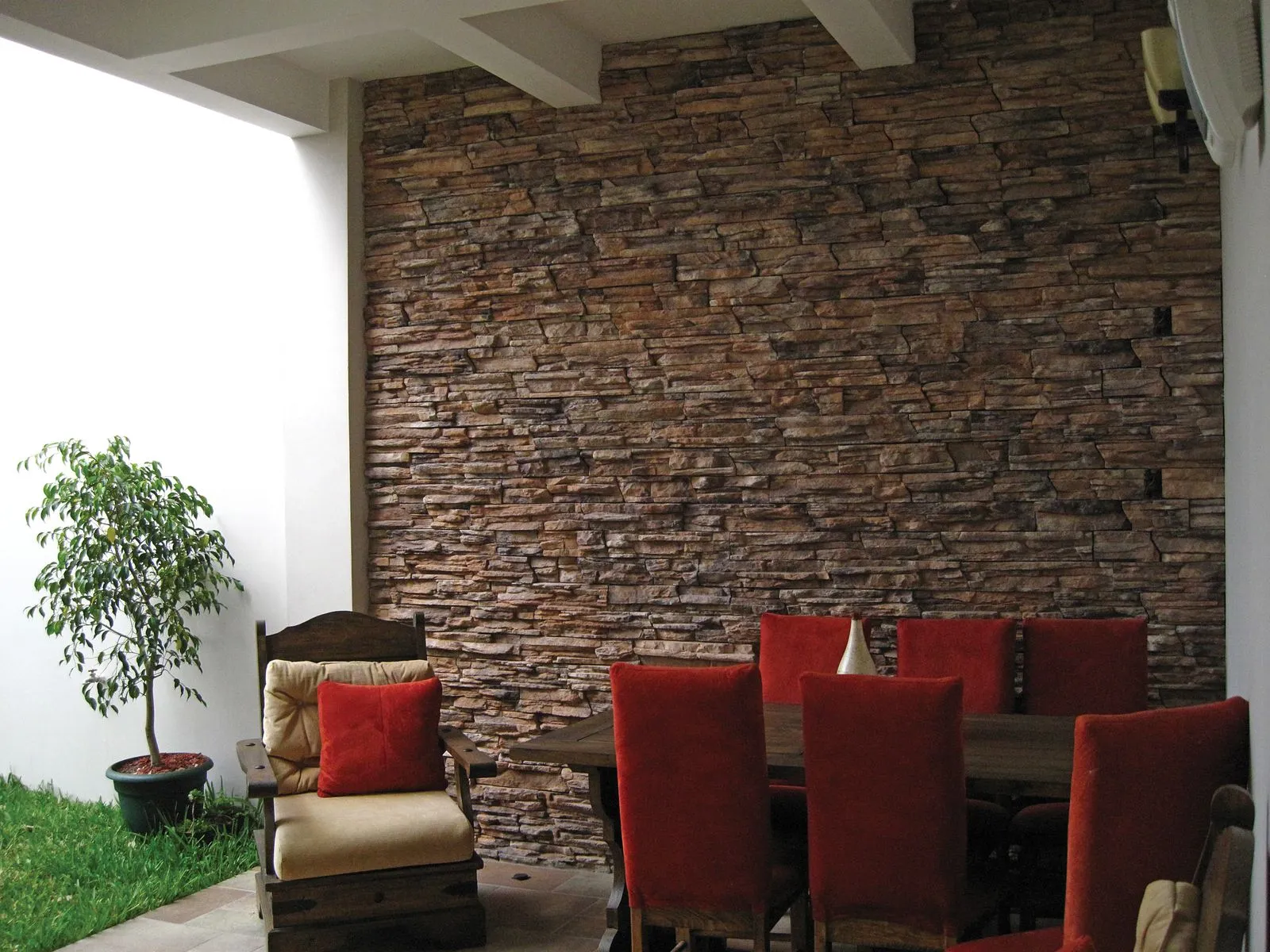 Ambiente decorado con piedra Carolina Ónix de Perdura Stone