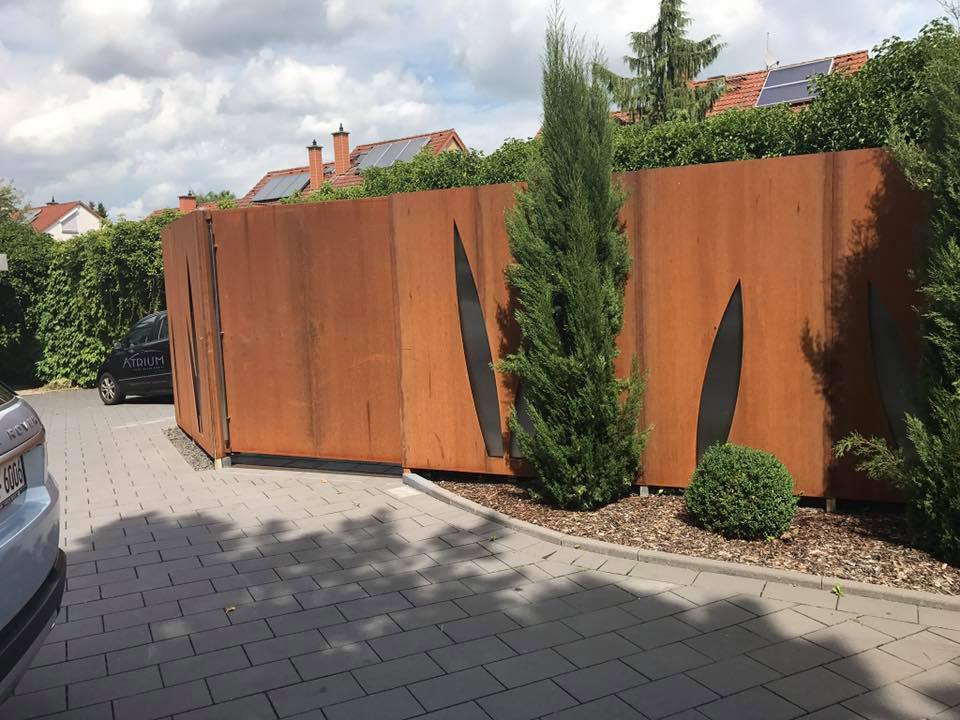 Sonderkonstruktionen, Skulpturen, Brunnen, Pferdeskulptur, Hundeskulptur, Gartenbank, Hochbeet aus Metall