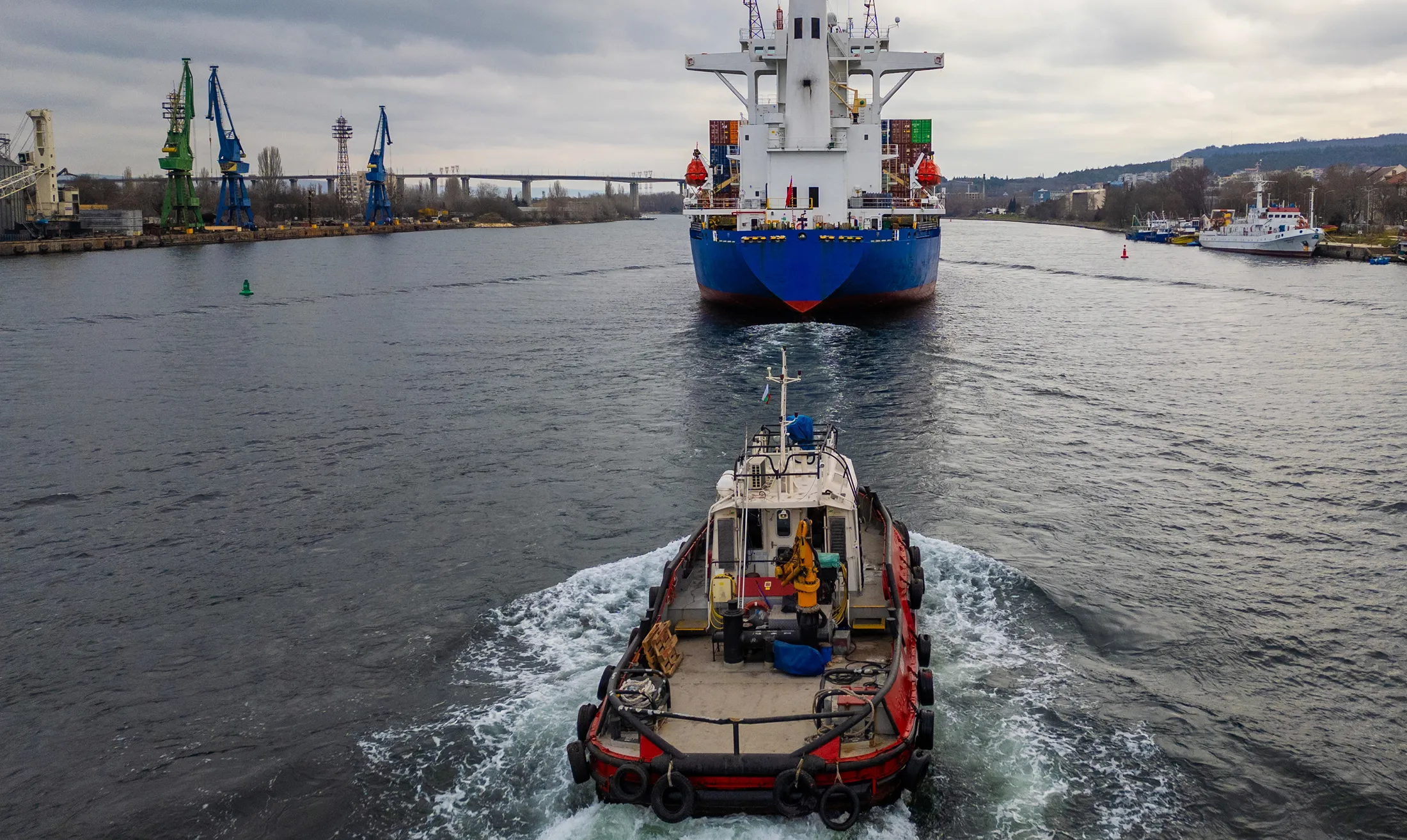 Large and small vessels towing each other