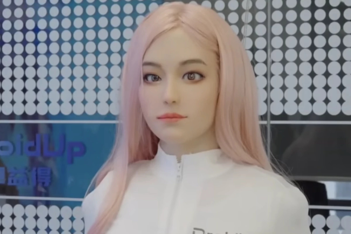 DroidUp Moya biomimetic humanoid robot