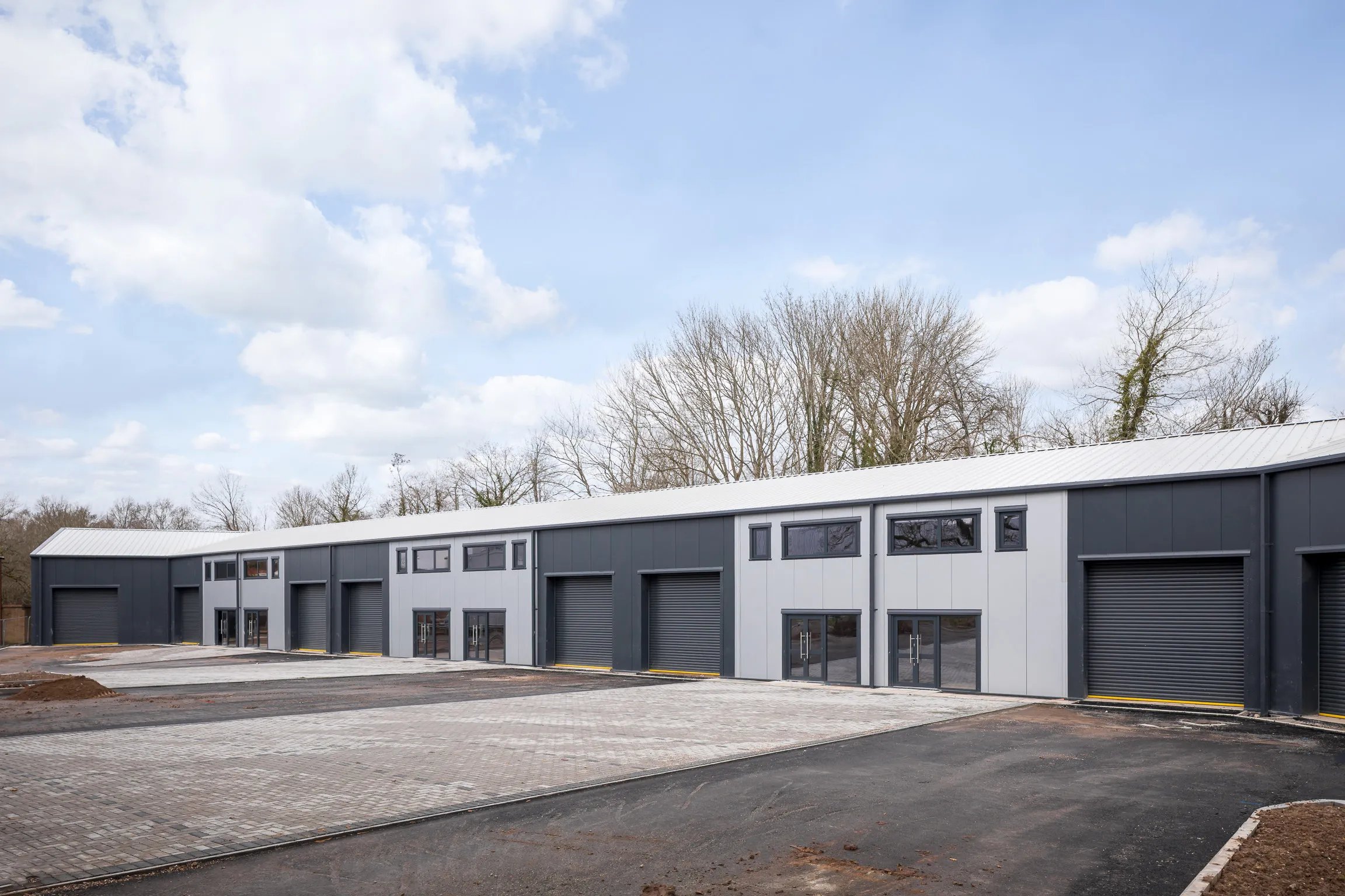 Steel-framed showroom and office building at Claybrook Business Park