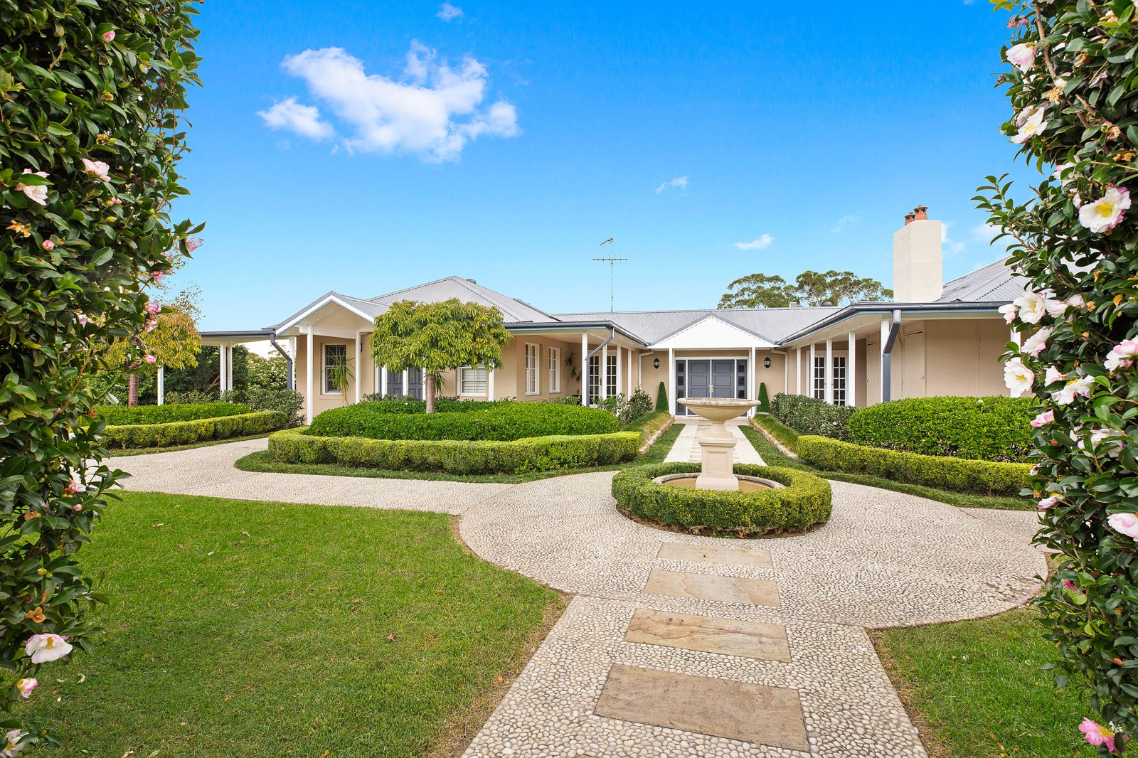 Modern home exterior with garden, real estate photography by UberRE