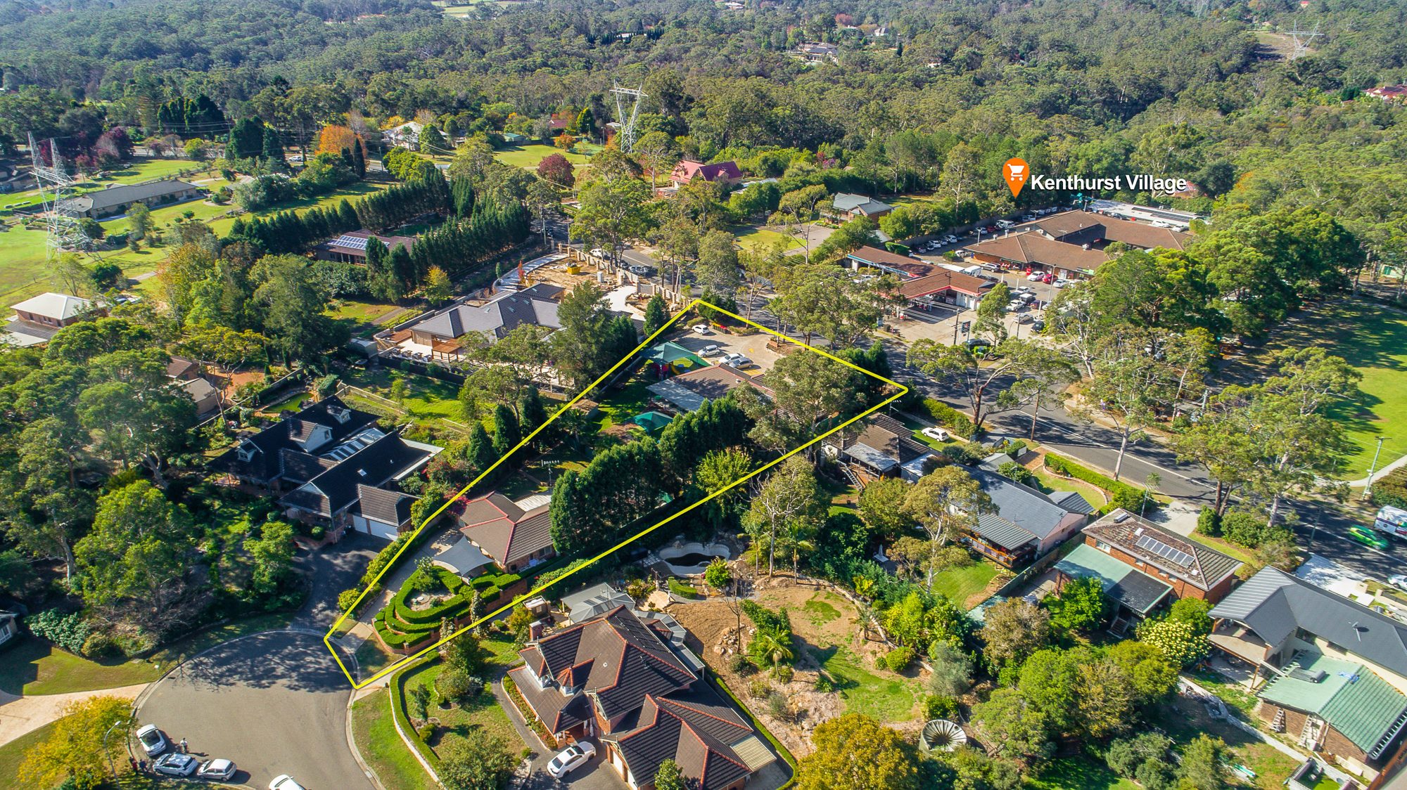 Aerial photo showing a property boundary and distance to Kenthurst Village by UberRE