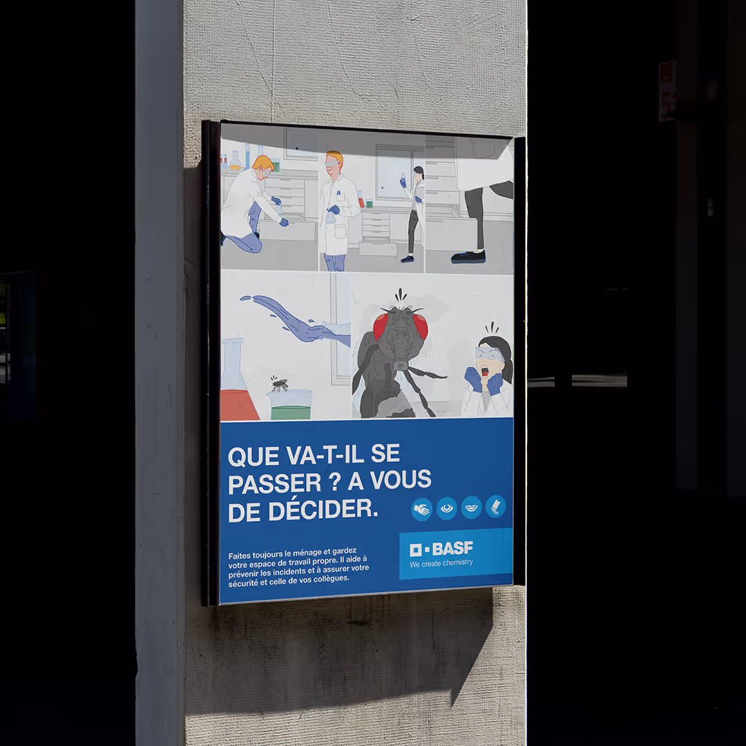 BASF-Sicherheitsposter auf Französisch an einer abgenutzten Wand, zeigt illustrierte Laborszenen mit Fliegenverunreinigung und dem Slogan „Que va-t-il se passer ? À vous de décider.“