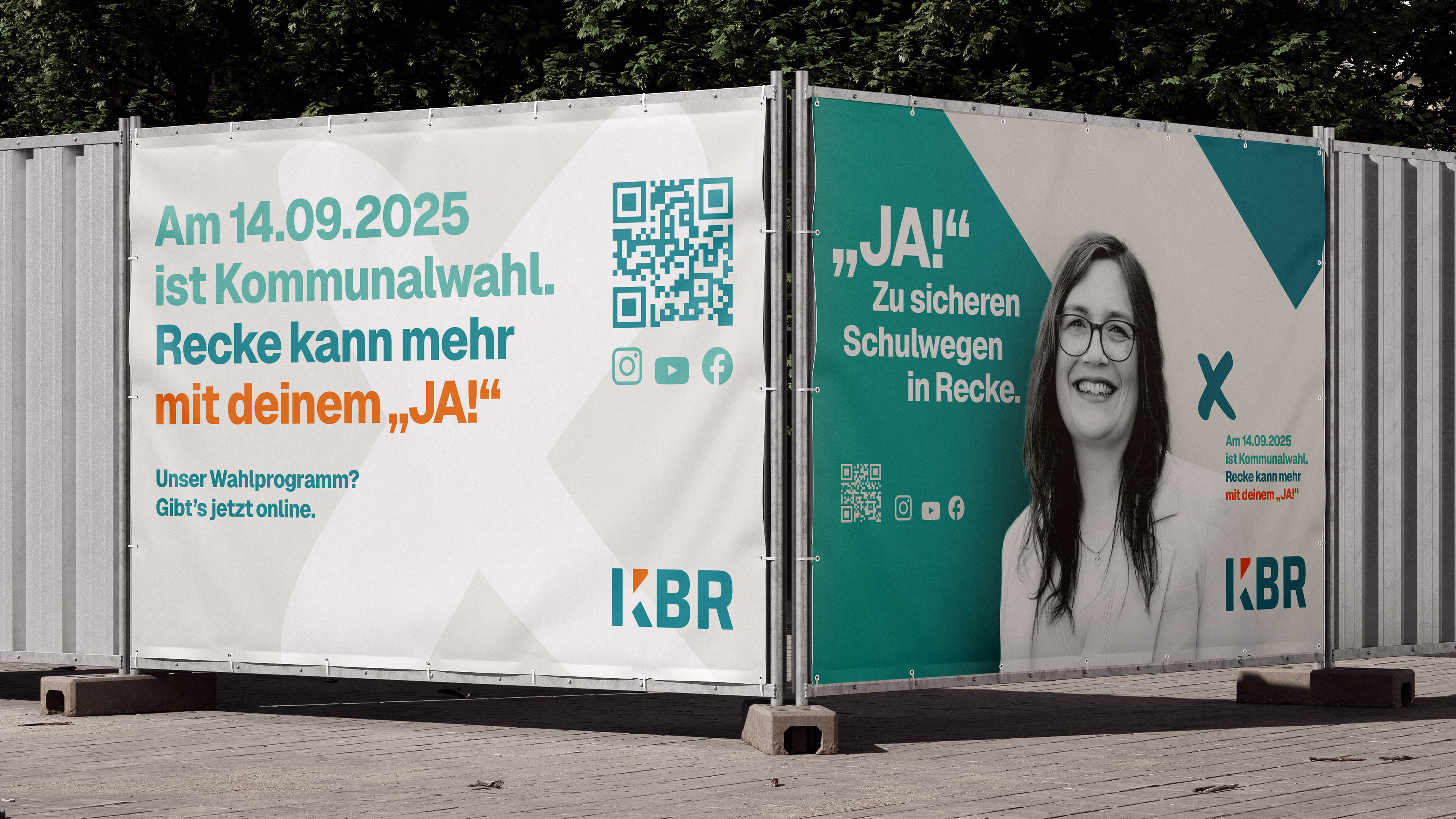 Wahlkampfbanner im Freien für die Kommunalwahlen 2025 in Recke, Deutschland, das die Wähler mit fetter Typografie, QR-Code und Kandidatenporträt dazu ermutigt, „Ja“ zu sagen.