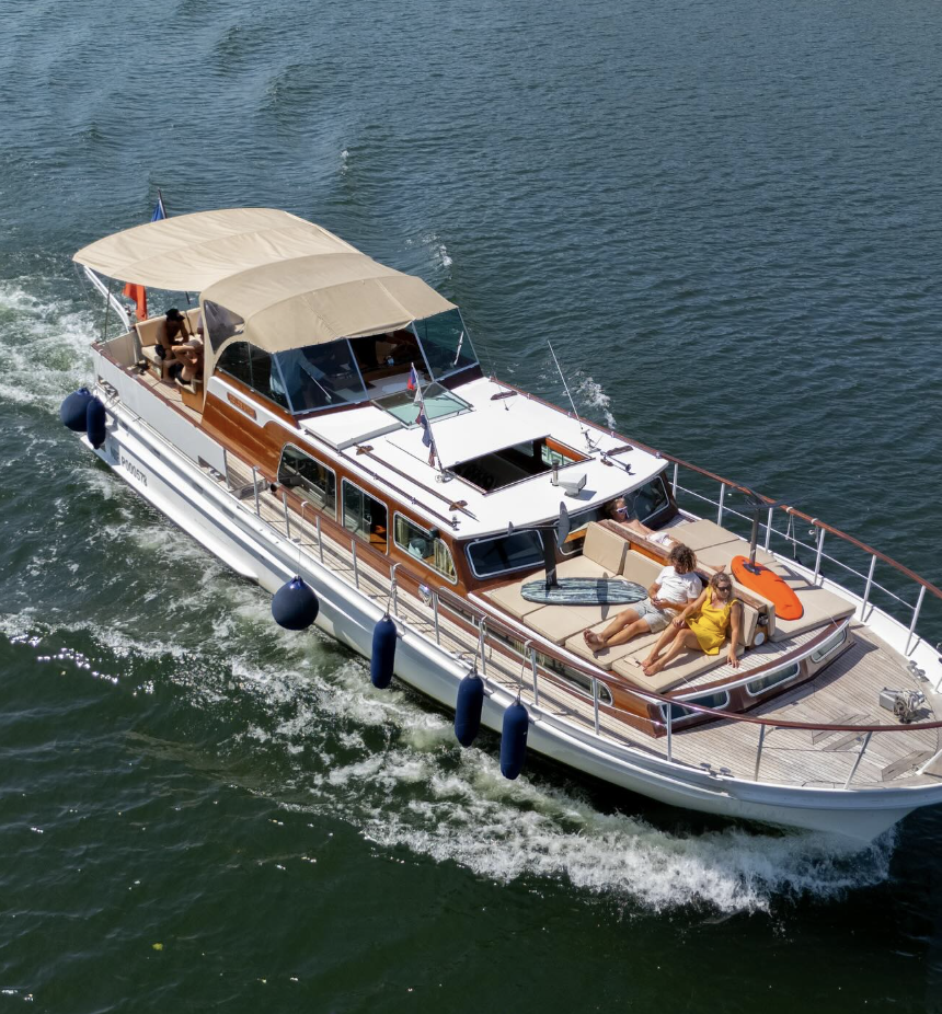 Dolce Vita - bateau de luxe - yacht - croisière privée sur la Seine - Paris - croisière d'exception