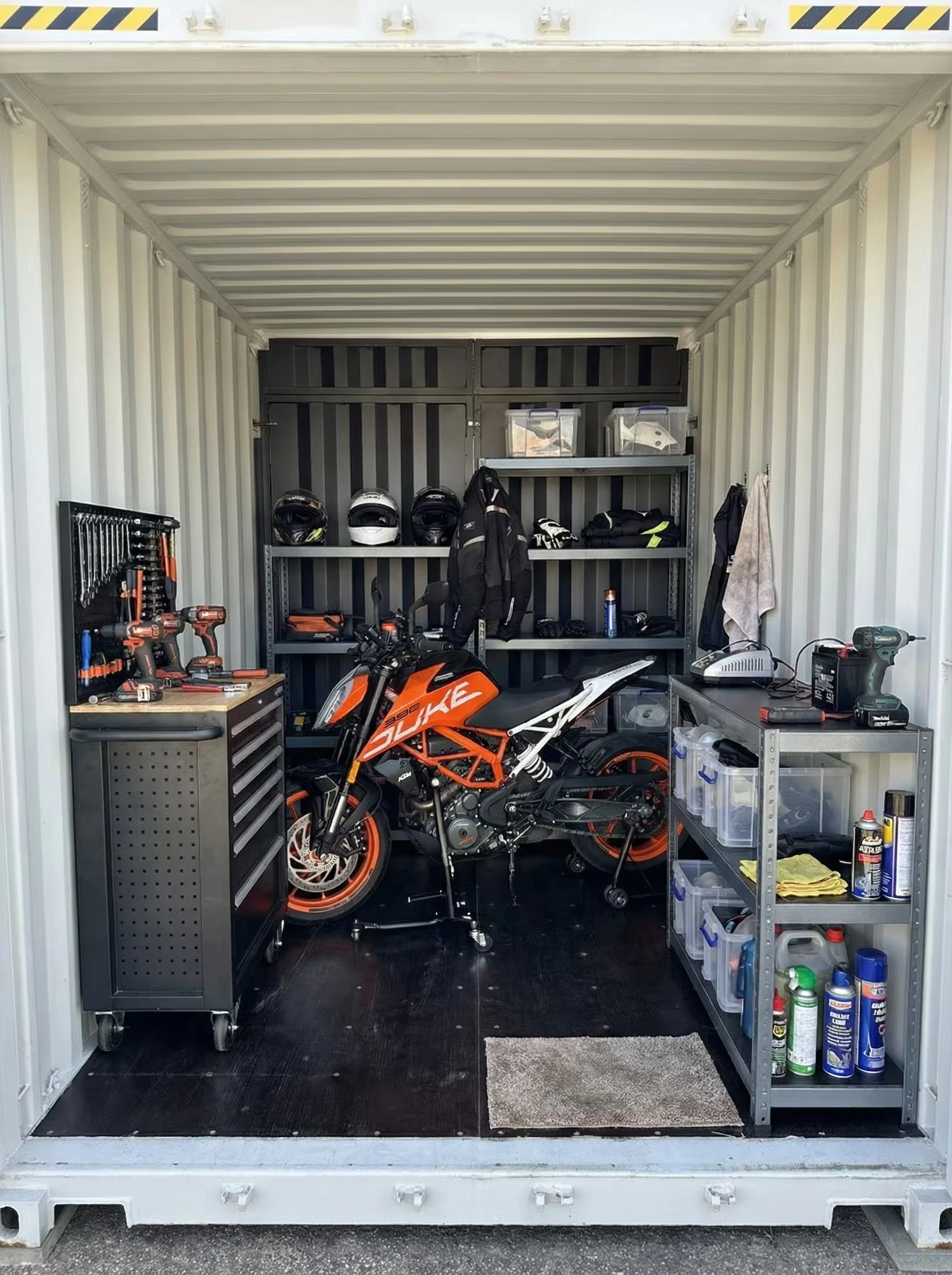 Motorradstellplatz in einem 10 Fuß Lagercontainer