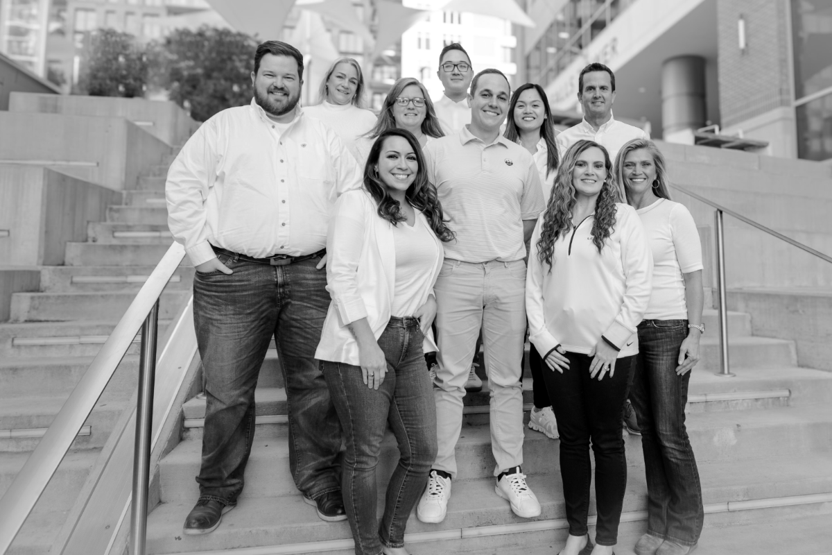 The full Vero team on the steps