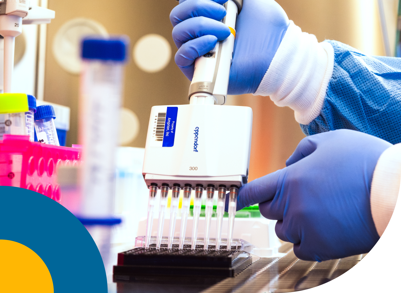 Biopharma researcher in a lab running an experiment to identify key biomarkers for neurodegenerative diseases