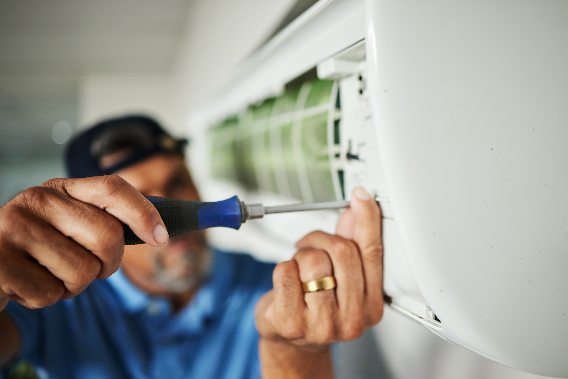 Troubleshooting Your AC When It Runs But Doesn't Cool Your Home
