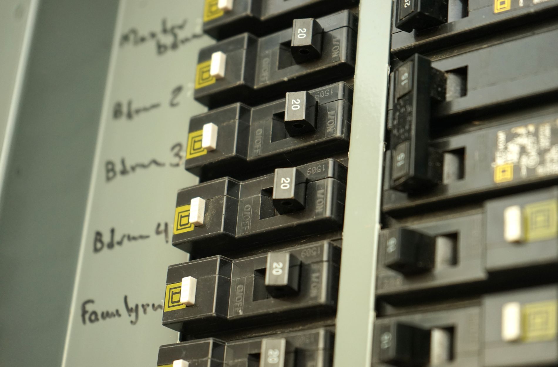 Why Your AC System Is Tripping Circuit Breakers in Vista Homes
