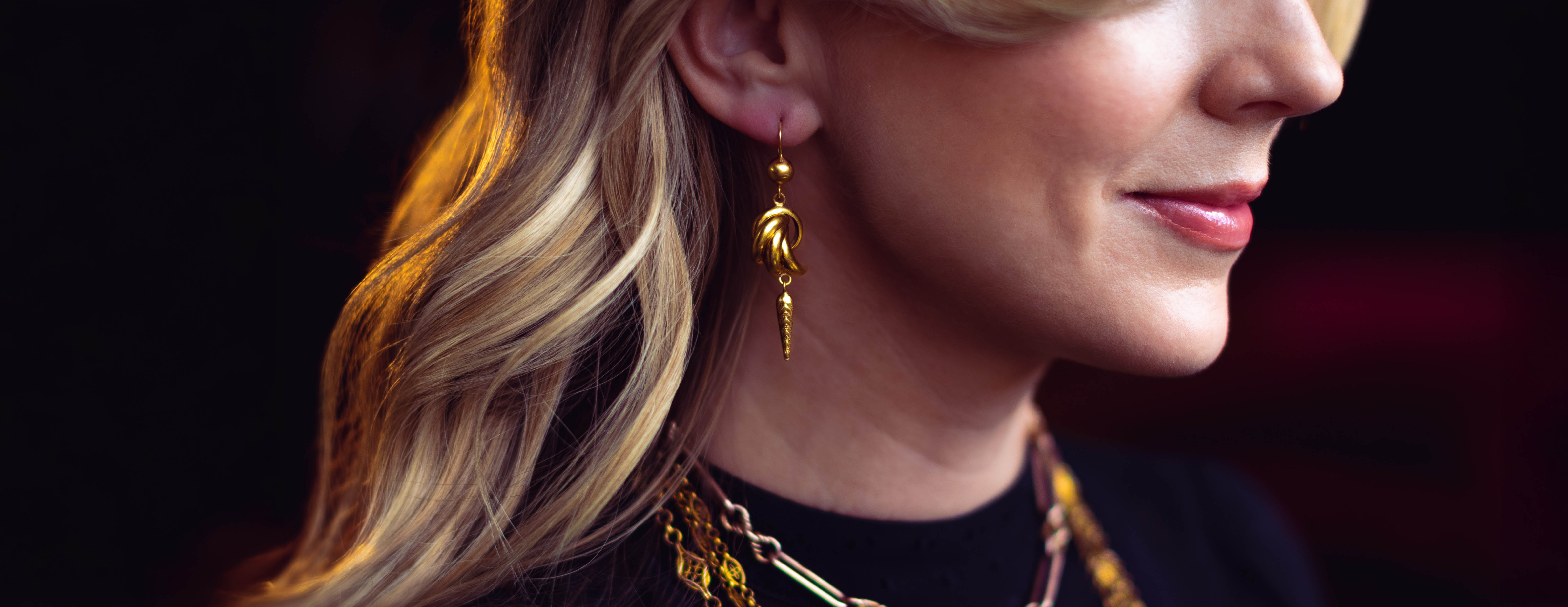 Close-up photography of luxury antique jewellery.