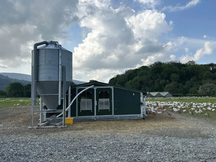 Quramo range of mobile poultry housing