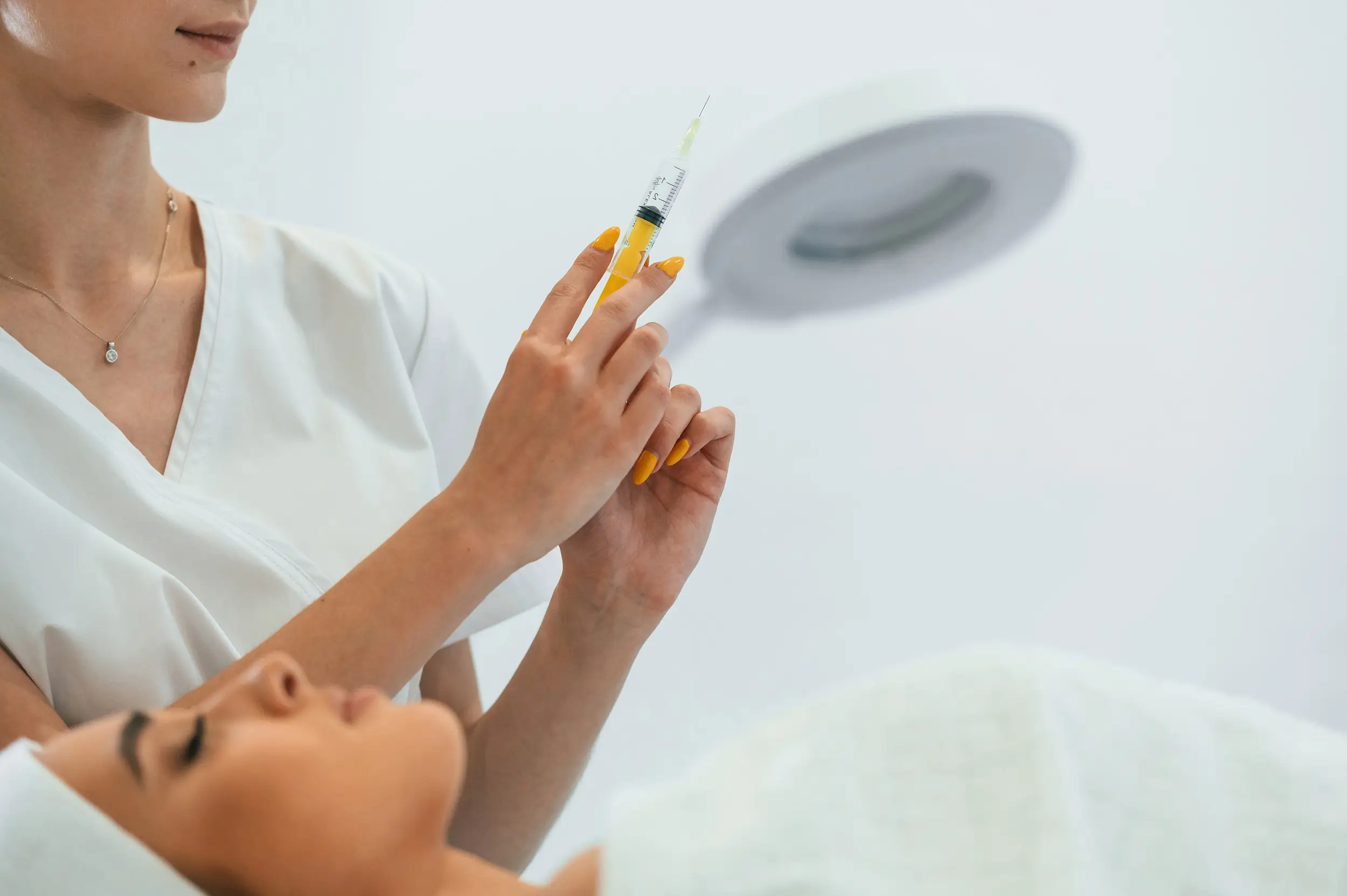 Doctor holding a syringe before treatment