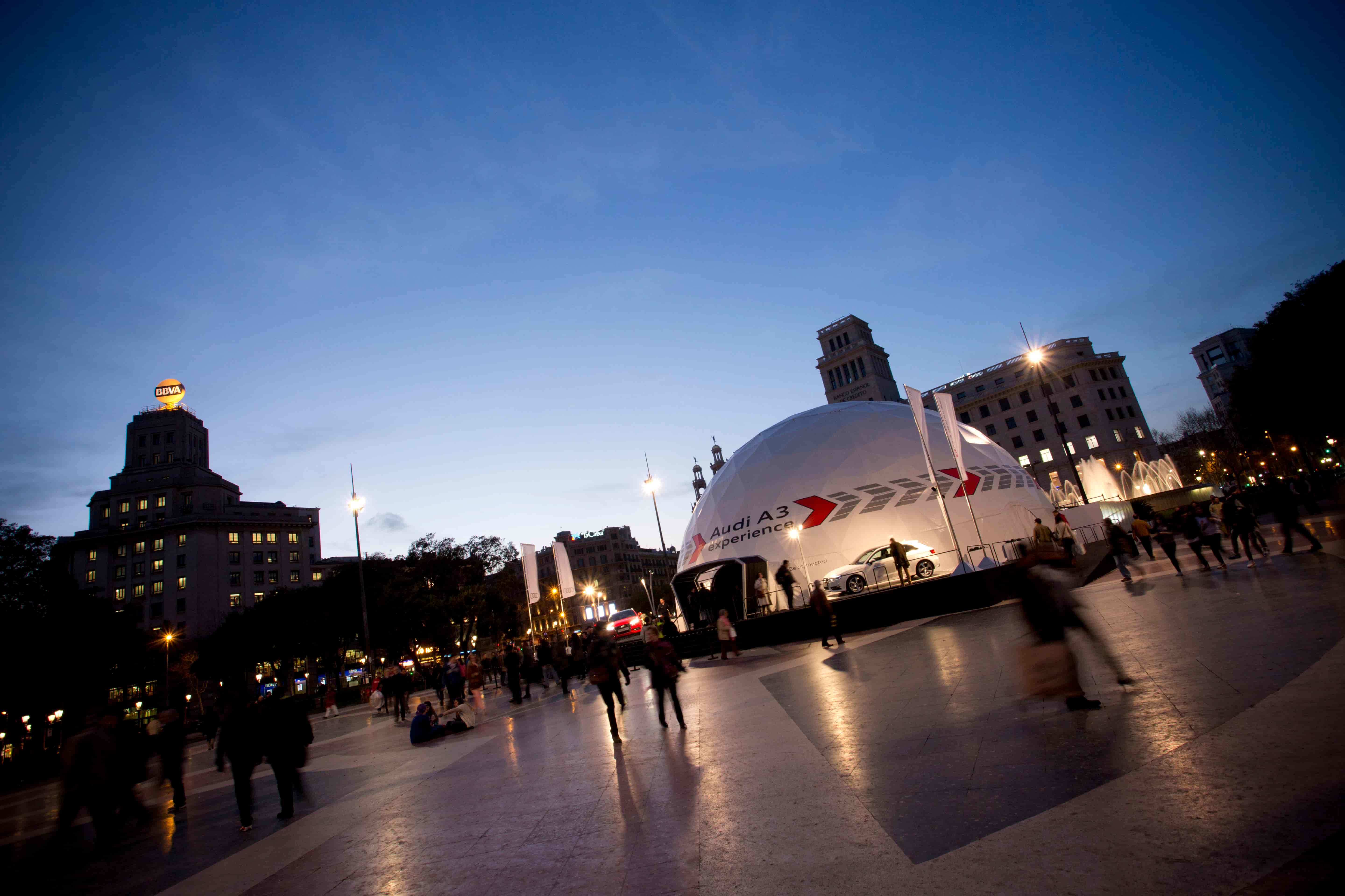 Geodesic dome structure for immersive events