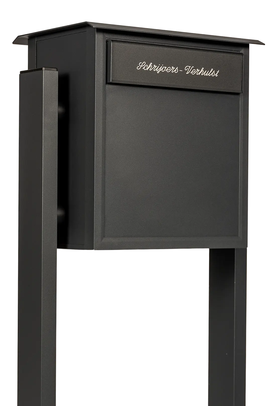 Une boîte aux lettres noire sur pied.