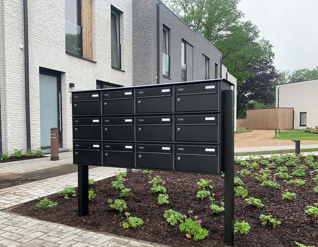 Ensemble de boîtes aux lettres sur poteaux_Nijlen2023