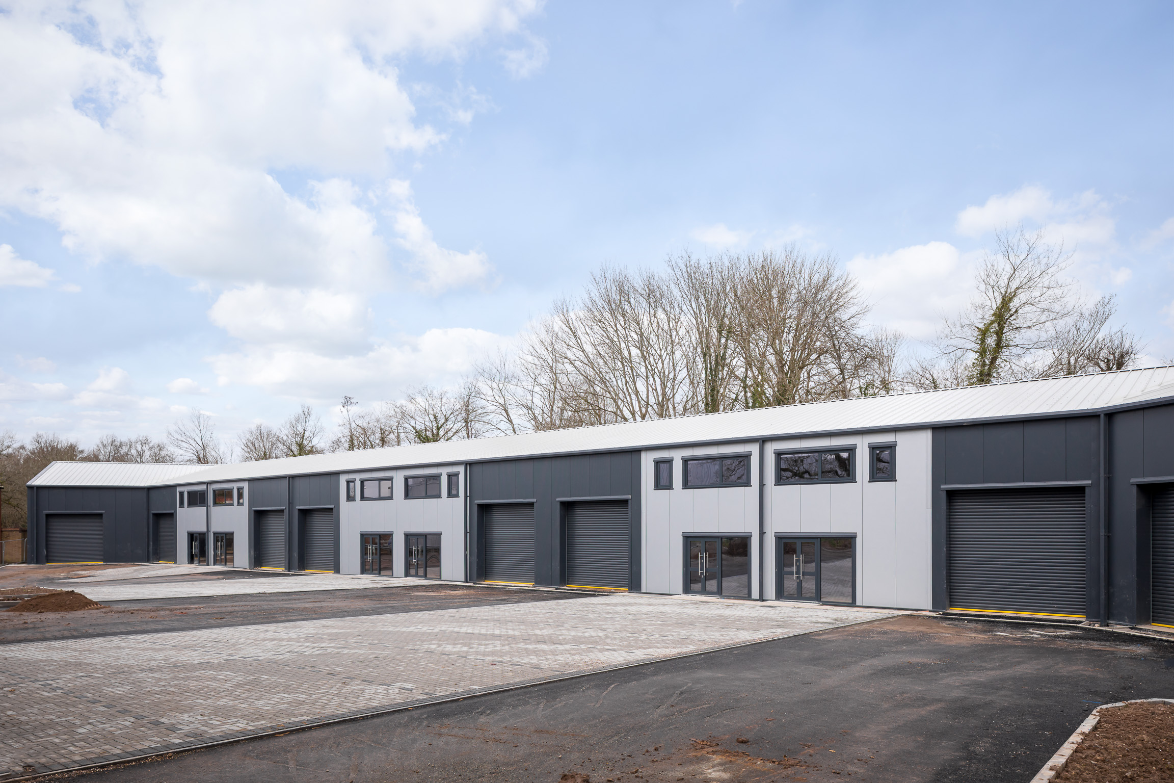 Steel-framed showroom and office building at Claybrook Business Park