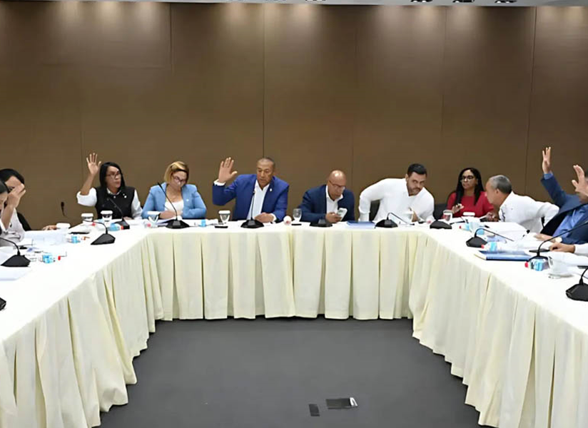 Congresistas discuten el código penal