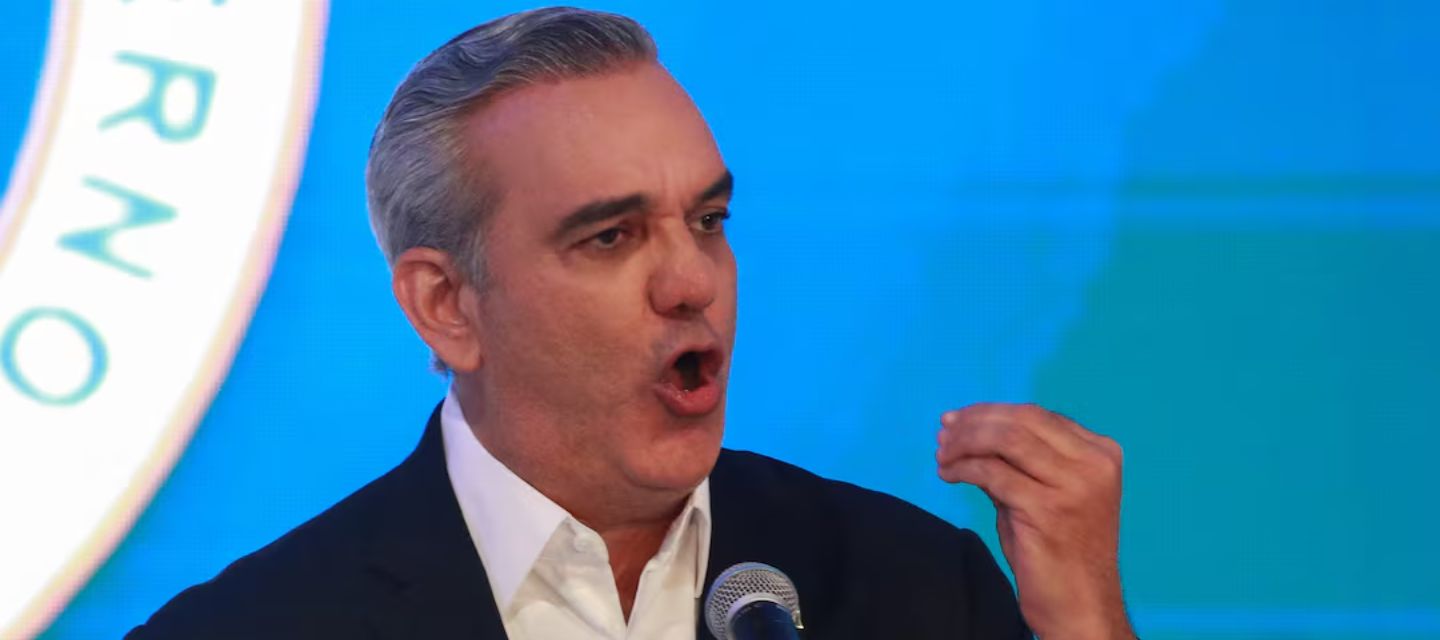 Abinader hablando sobre las deficiencias en hospitales