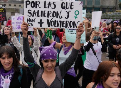 Foto de archivo de estudiantes de derecho en una protesta 