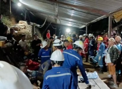 Rescatan con vida a los 18 mineros