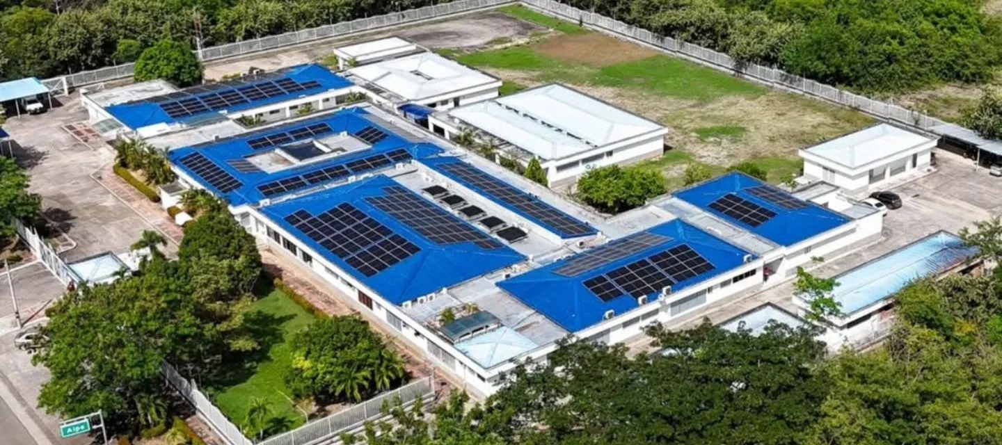Inauguran el primer hospital autosostenible