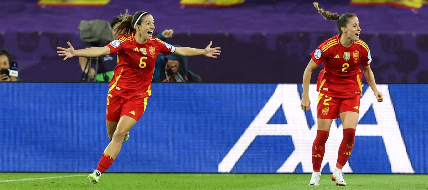 Jugadoras de España celebran paso a la final de la Euro