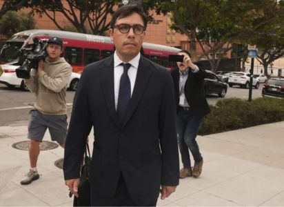 Salvador Plasencia, médico en California