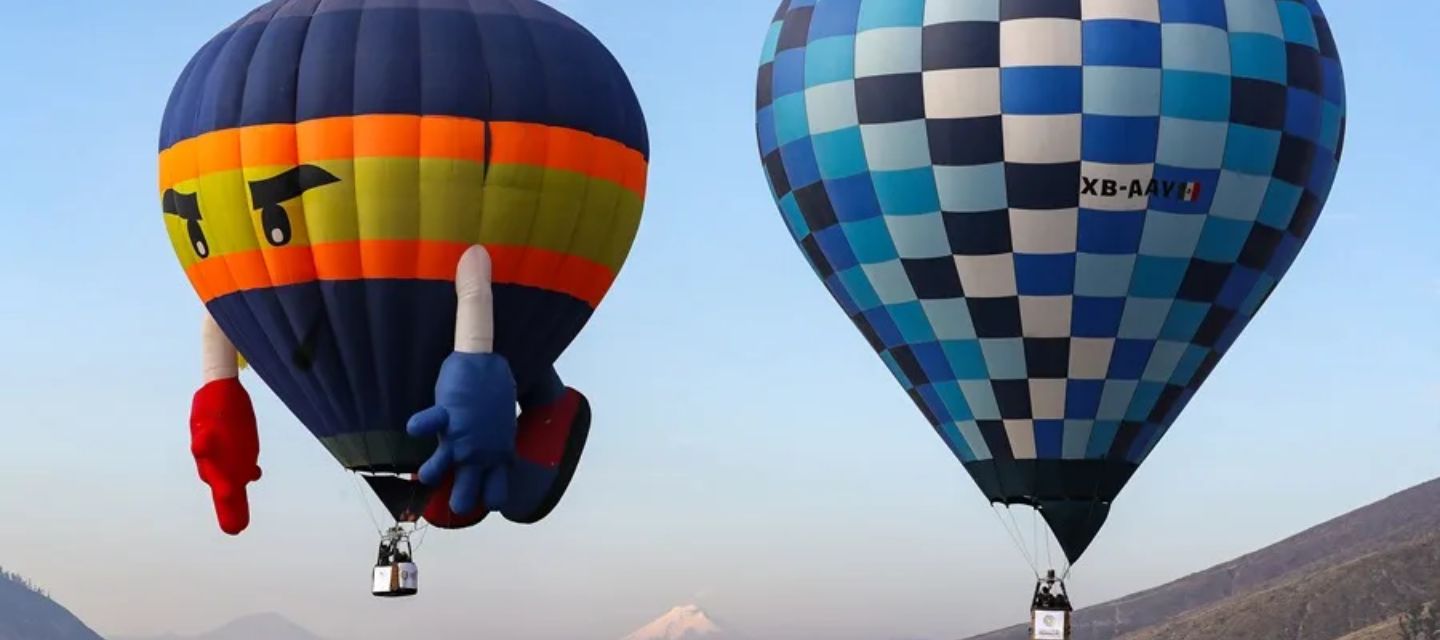 Más de 20 globos aerostáticos llenan de colores el cielo