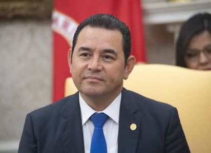 Ordenan investigar al expresidente de Guatemala 