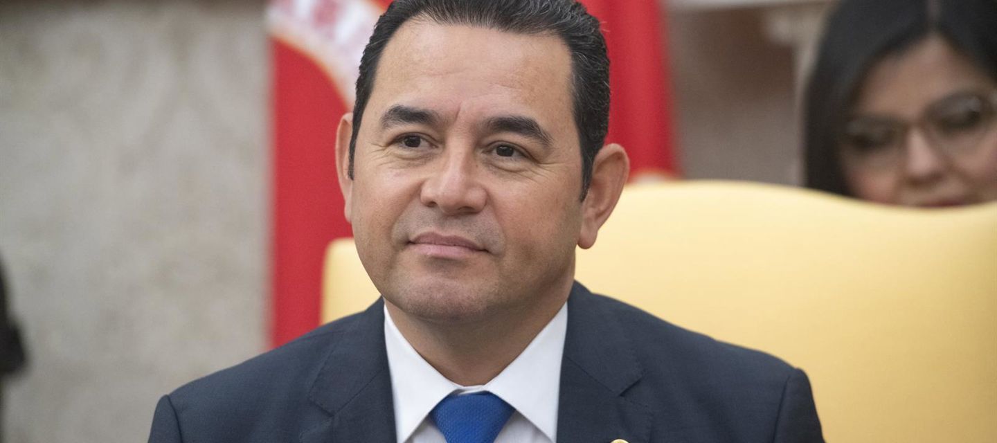 Ordenan investigar al expresidente de Guatemala 